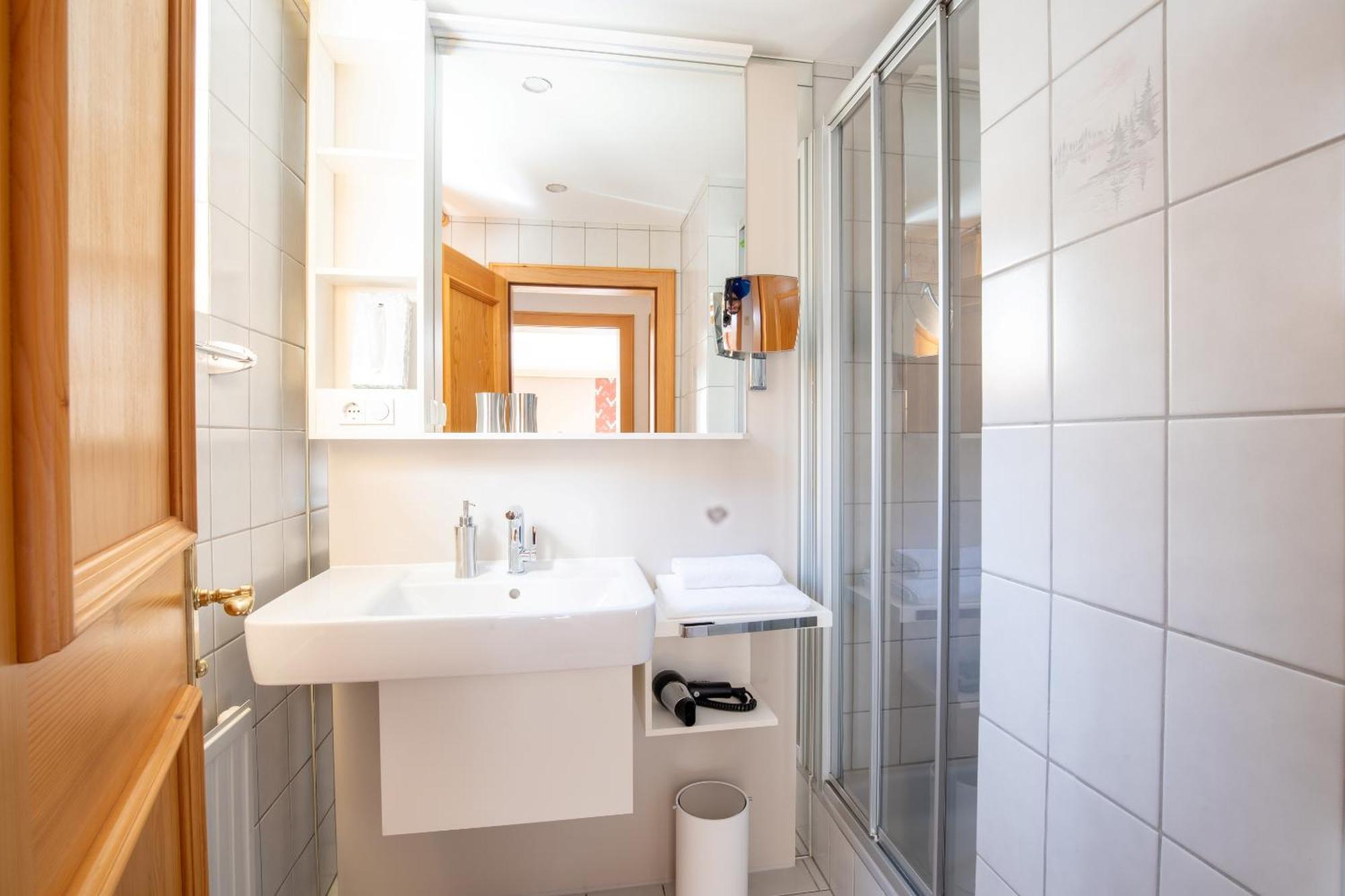 Hotel Gasthof Kreuz Sonntag Eksteriør billede